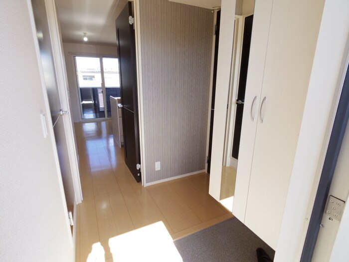 物件内観写真17　(玄関)
