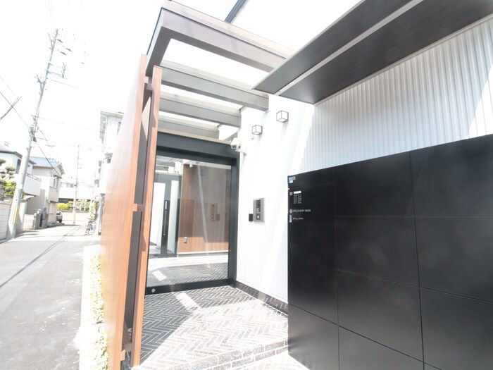 物件外観写真2　(エントランス部分)