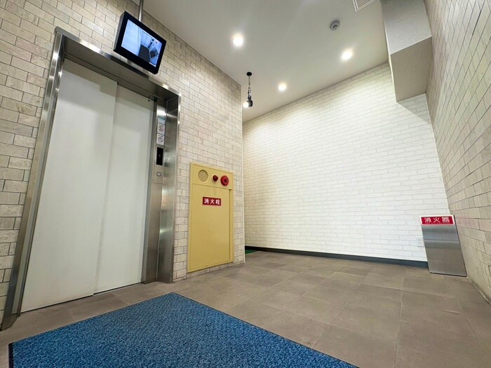 物件外観写真4　(エントランス部分)