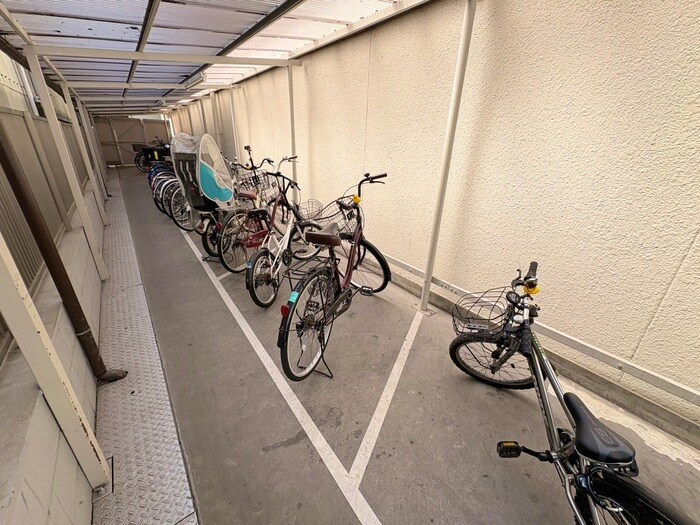 物件外観写真6　(駐輪場)