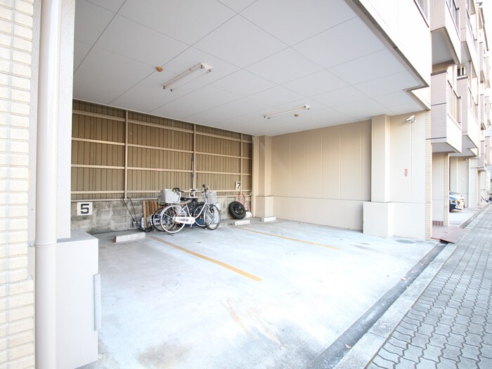 物件外観写真3　(駐車場)