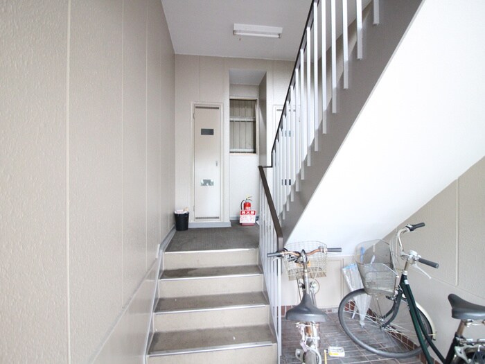 物件外観写真5　(エントランス部分)