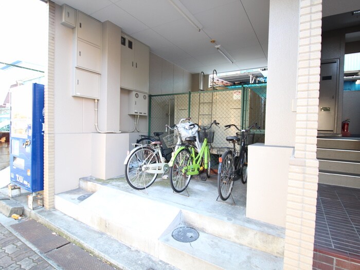 物件外観写真6　(駐輪場)