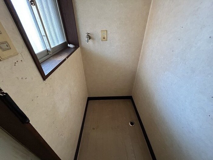 物件内観写真11　(洗濯機置場)