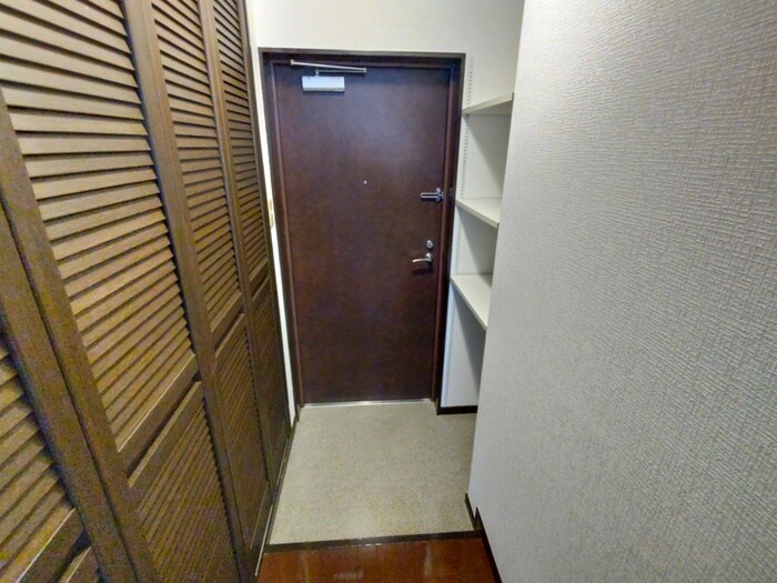 物件内観写真14　(玄関)