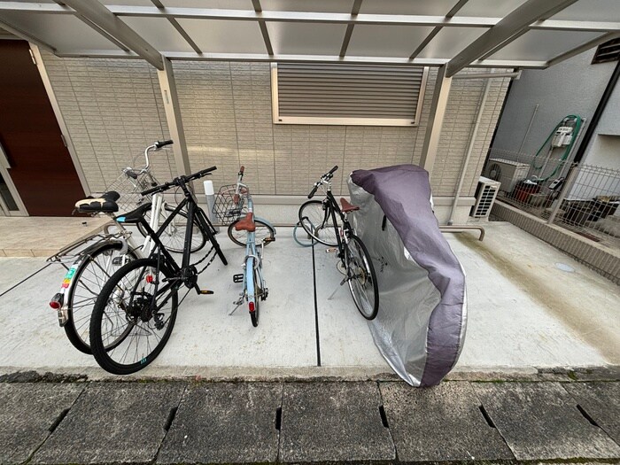 物件外観写真4　(駐輪場)
