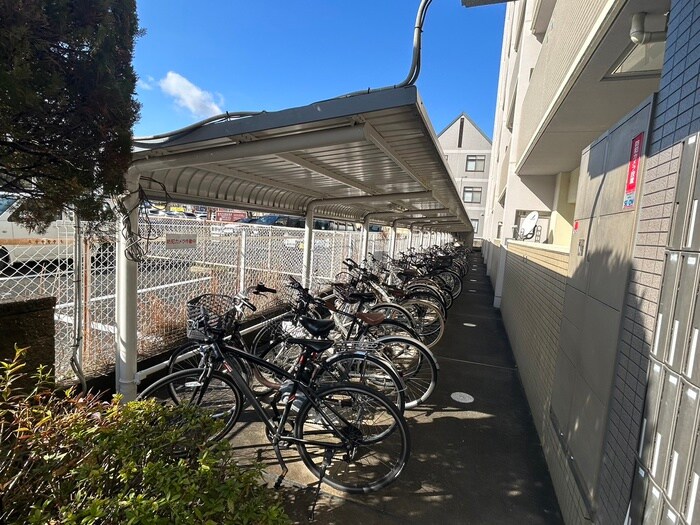 物件外観写真3　(駐輪場)