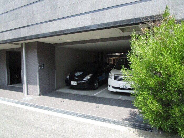 物件外観写真6　(駐車場)