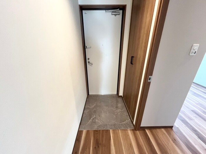 物件内観写真15　(玄関)