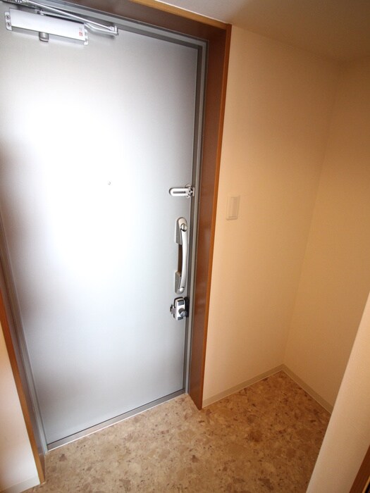 物件内観写真9　(玄関)