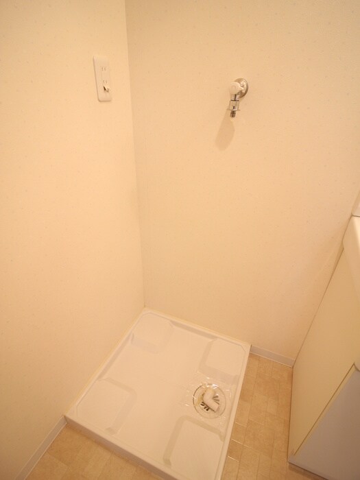 物件内観写真13　(洗濯機置場)