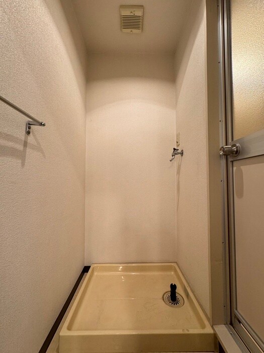 物件内観写真11　(洗濯機置場)