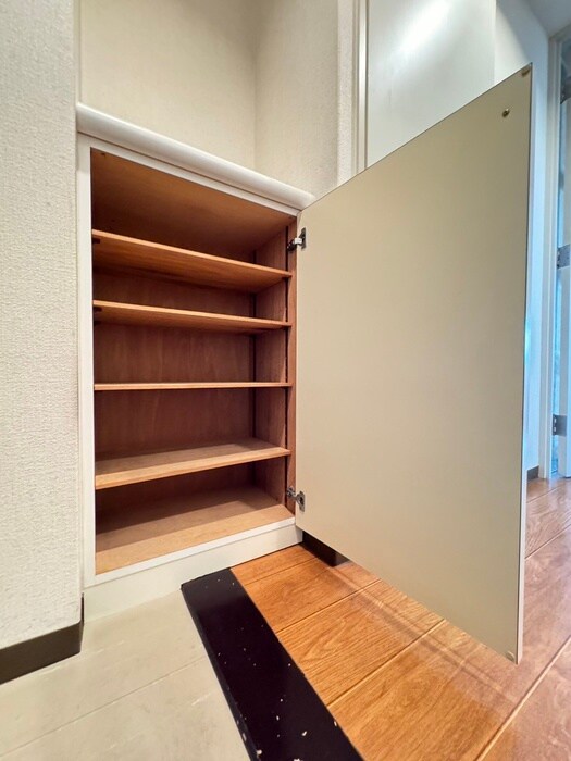 物件内観写真15　(靴箱)