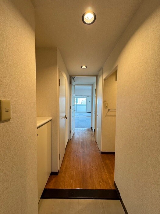 物件内観写真16　(廊下)