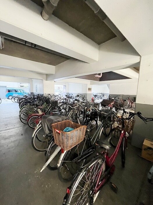 物件外観写真4　(駐輪場)