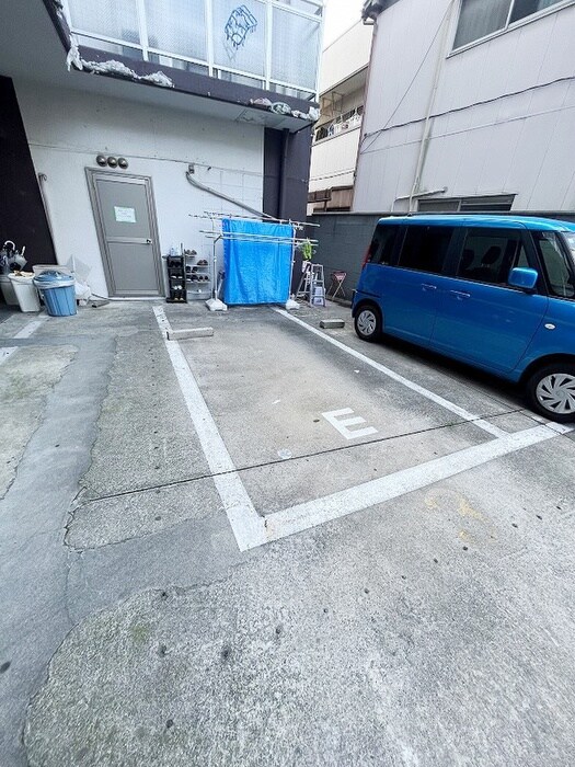 物件外観写真5　(駐車場)
