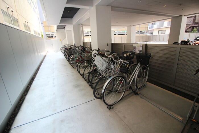 物件外観写真4　(駐輪場)