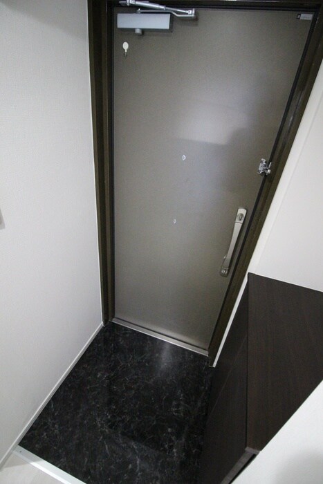 物件内観写真16　(玄関)