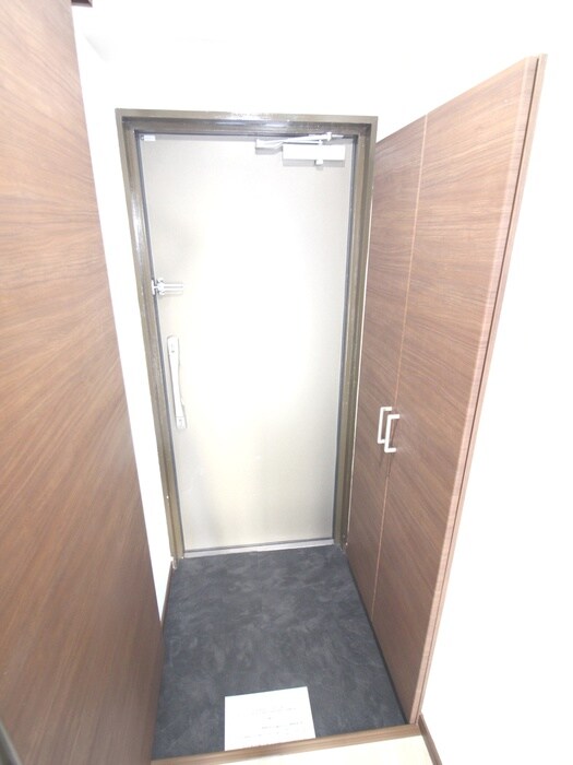 物件内観写真18　(玄関)