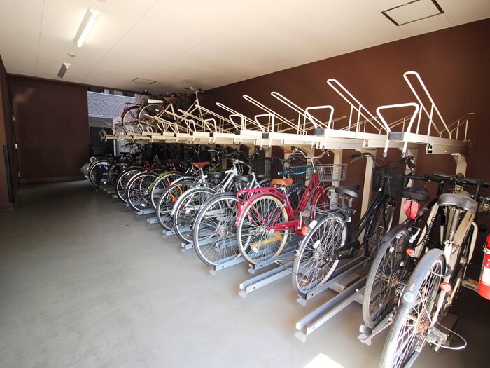 物件外観写真4　(駐輪場)