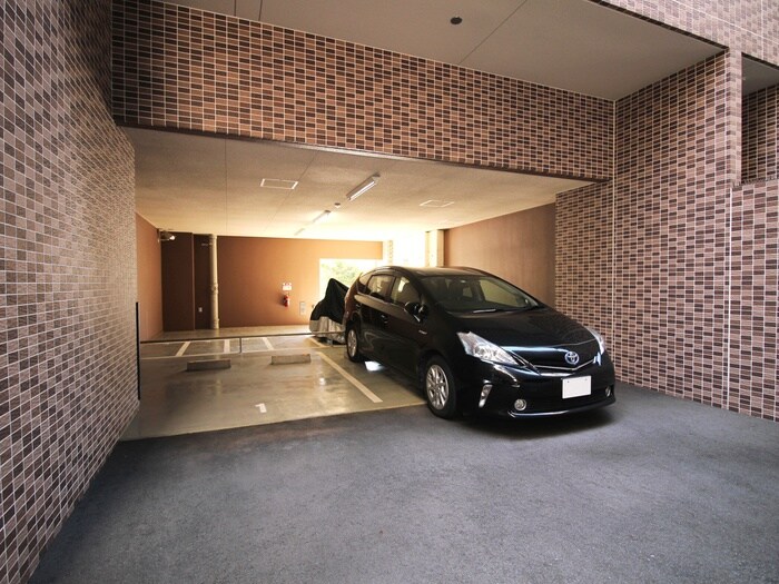 物件外観写真5　(駐車場)