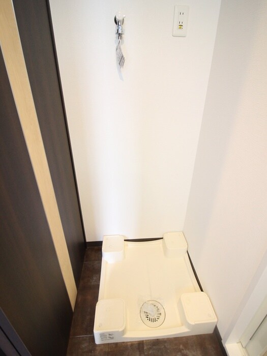 物件内観写真10　(洗濯機置場)