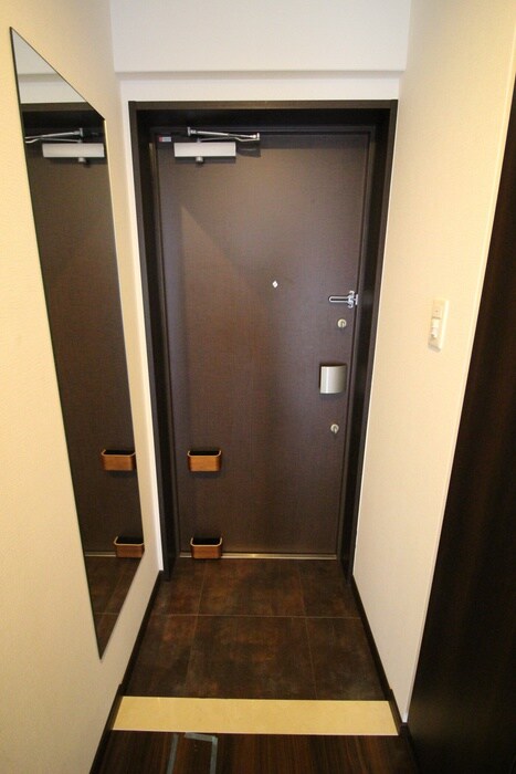 物件内観写真13　(玄関)