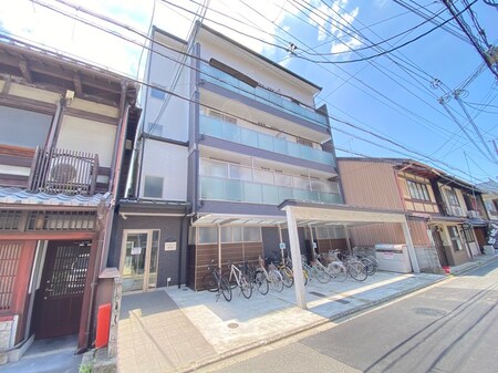 アークリード西院外観写真
