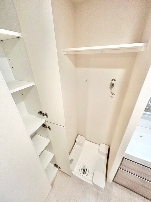 物件内観写真11　(洗濯機置場)