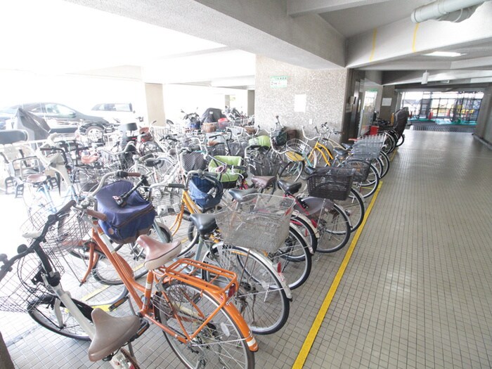 物件外観写真3　(駐輪場)