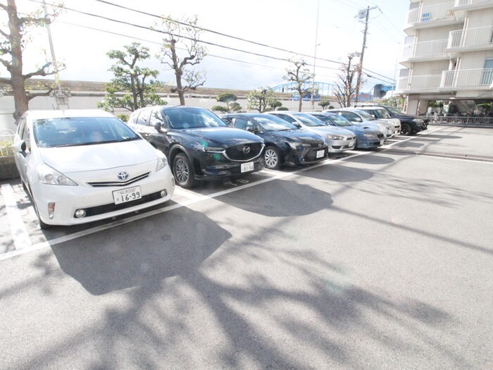 物件外観写真5　(駐車場)