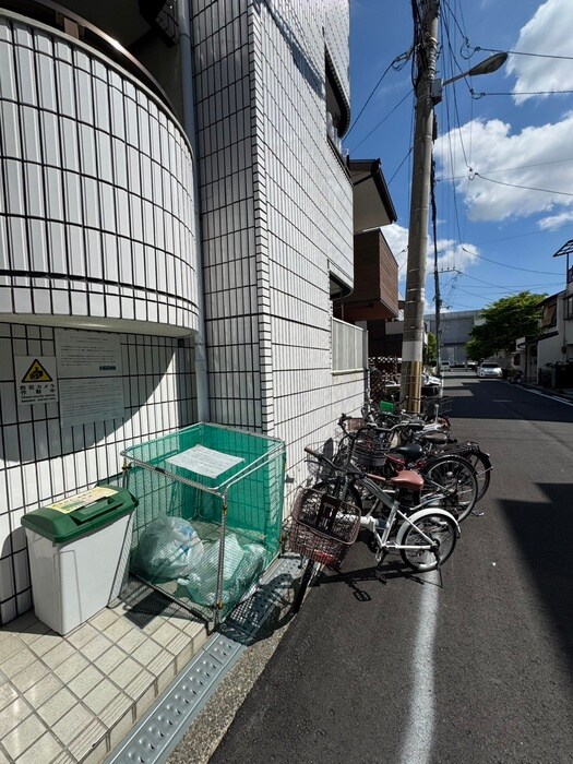 物件外観写真5　(駐輪場)