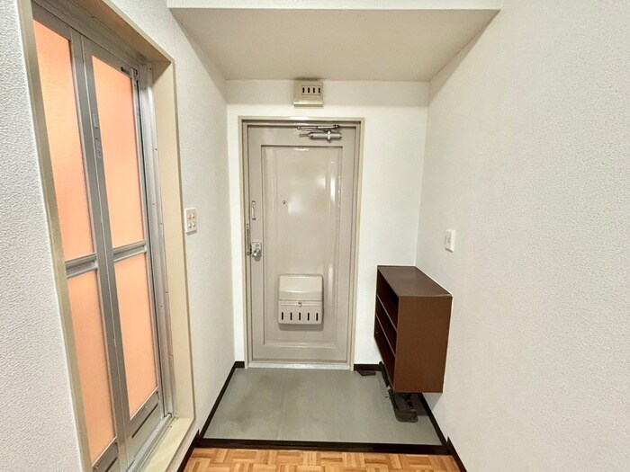 物件内観写真12　(玄関)