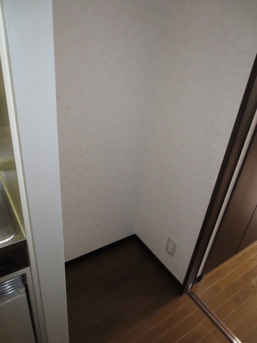 物件内観写真12　(洗濯機置場)