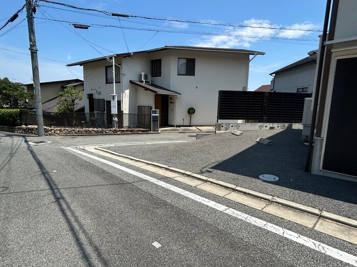 物件外観写真3　(駐車場)