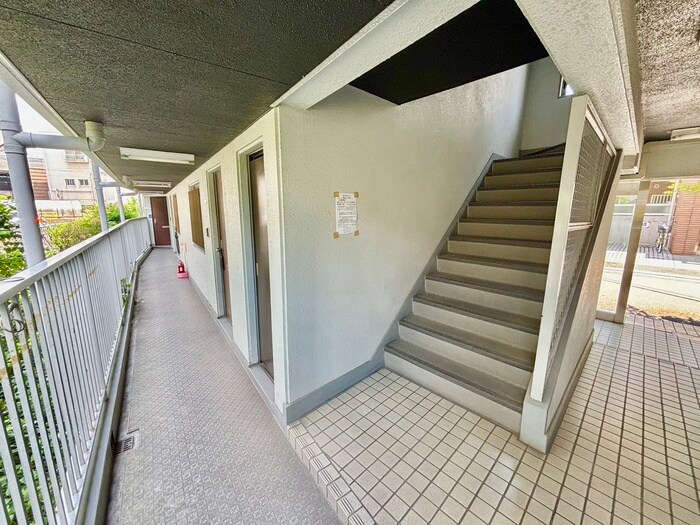 物件外観写真5　(エントランス部分)