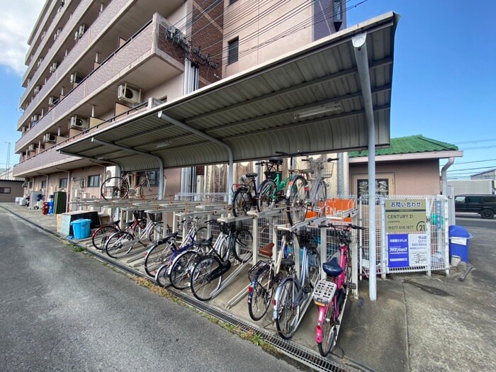 物件外観写真2　(駐輪場)