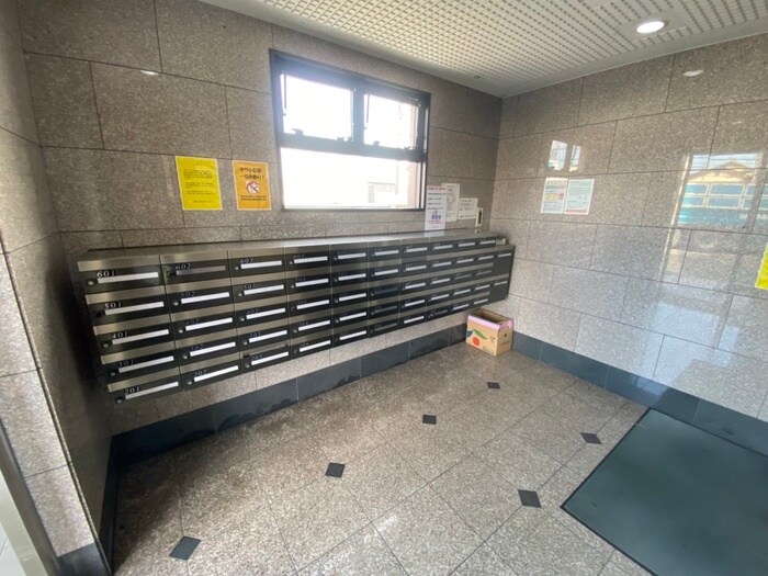 物件外観写真4　(エントランス部分)