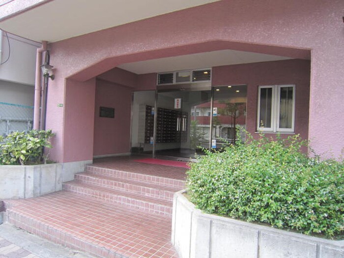 物件外観写真3　(エントランス部分)
