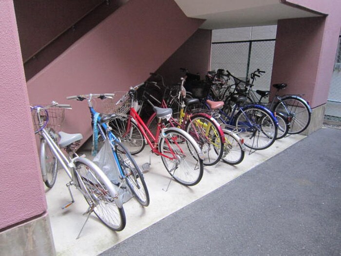 物件外観写真4　(駐輪場)