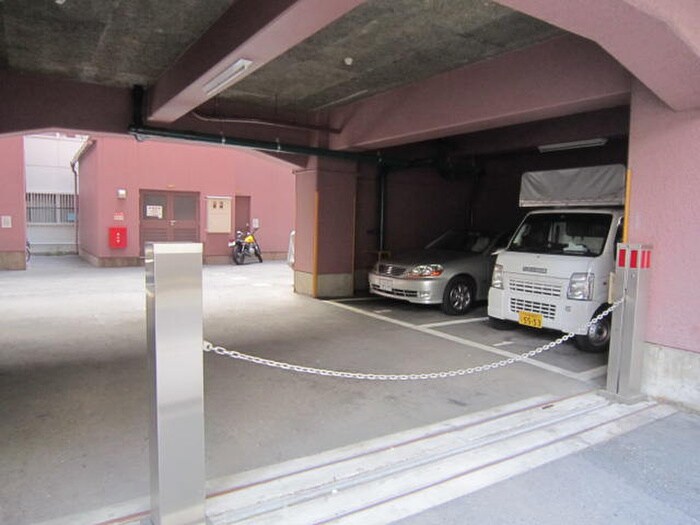 物件外観写真5　(駐車場)