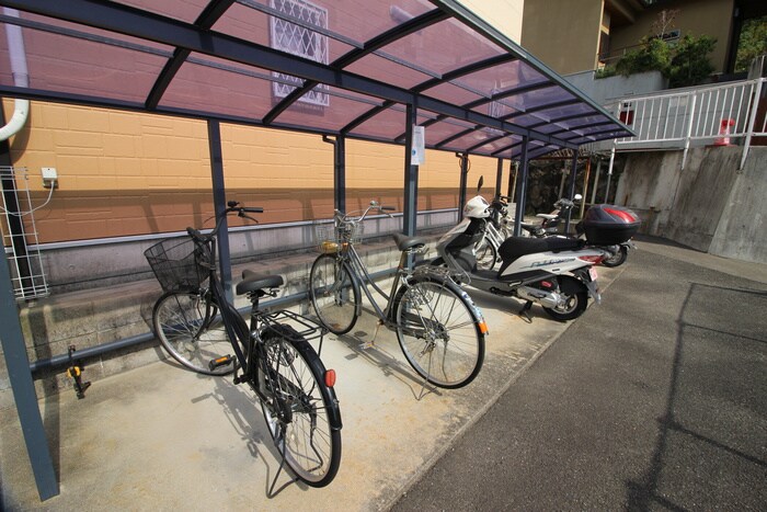 物件外観写真6　(駐輪場)