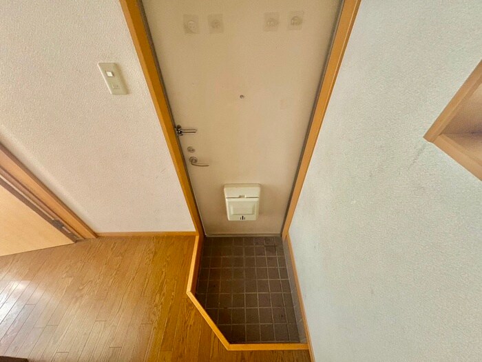 物件内観写真18　(玄関)