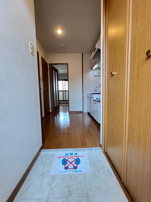 物件内観写真13　(玄関)