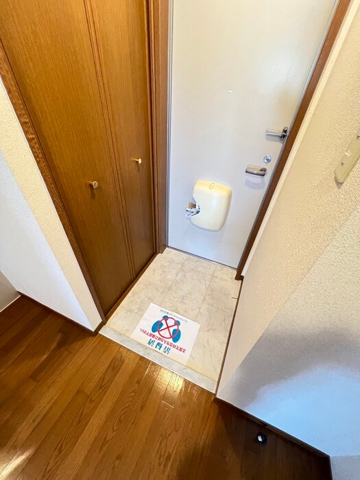 物件内観写真18　(玄関)