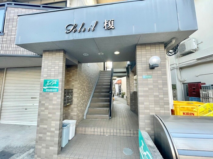 物件外観写真3　(エントランス部分)