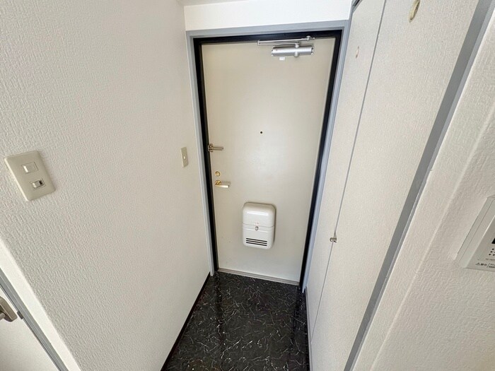 物件内観写真13　(玄関)