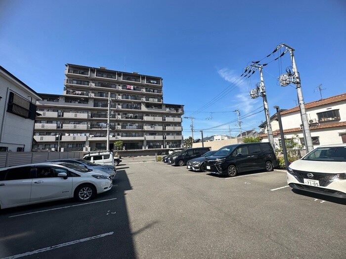 物件外観写真4　(駐車場)