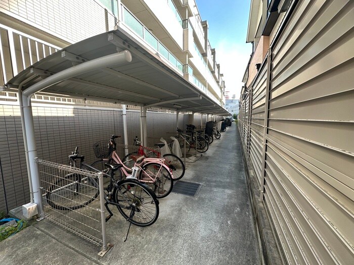 物件外観写真6　(駐輪場)