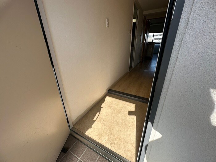物件内観写真15　(玄関)